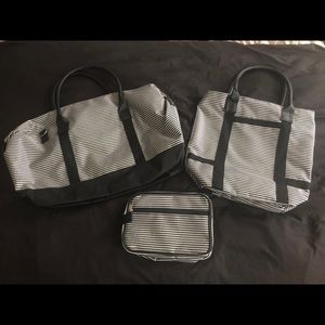 ⛔️SOLD⛔️ New Black and White Travel Bag Set